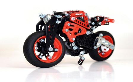  In pista con Meccano 